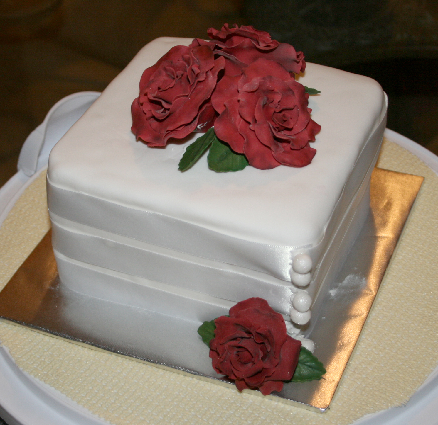  Square Wedding Cake With Roses